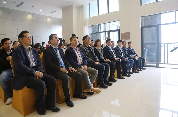 全球共德董事長周泳鋒出席恩平市華僑創(chuàng)業(yè)孵化基地掛牌儀式并被聘請為創(chuàng)新創(chuàng)業(yè)導(dǎo)師